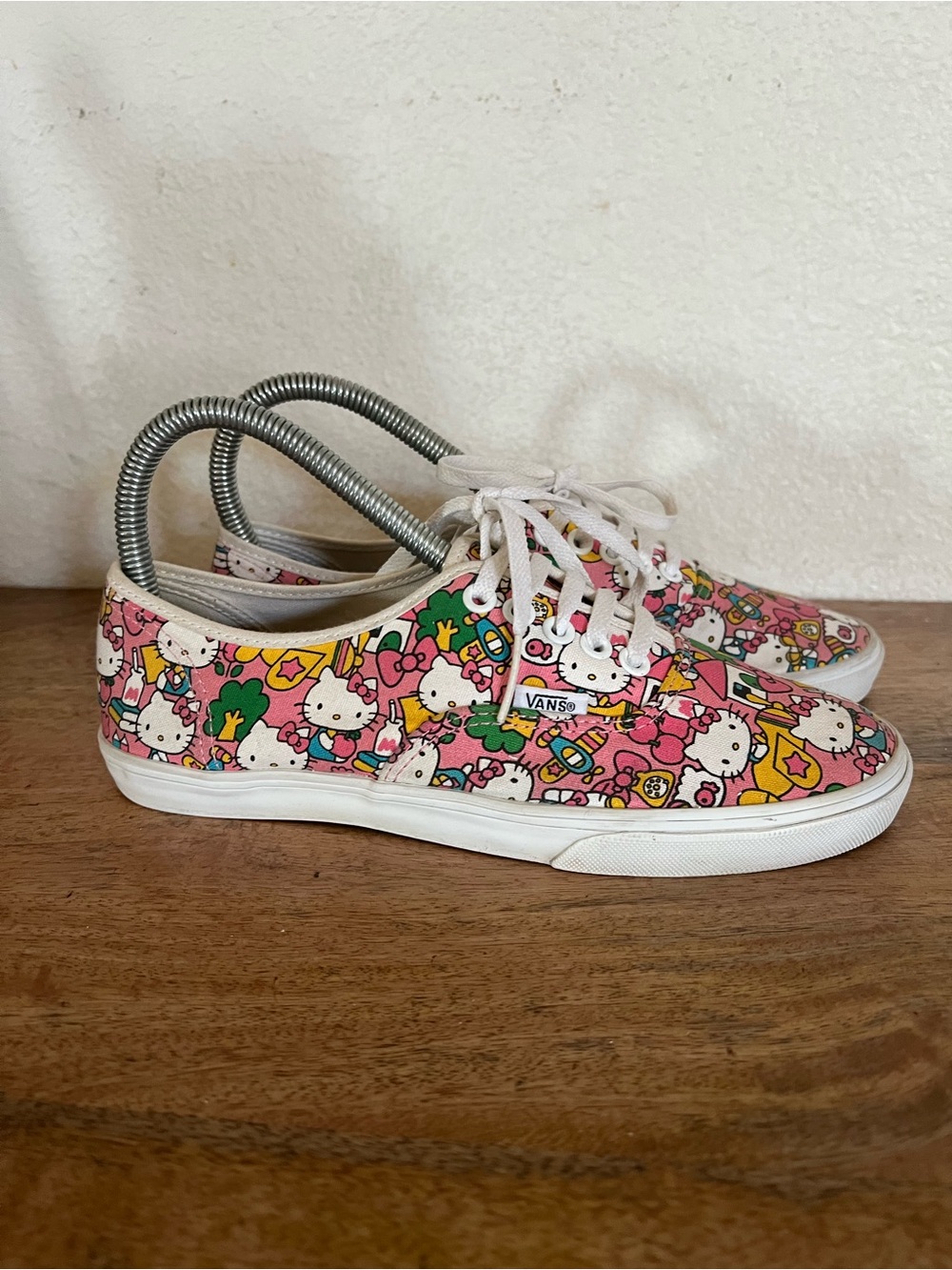 Vans Hello Kitty Lace Up Canvas Shoes Skater Womens 7.5 Mens 6 Pink Sneakers